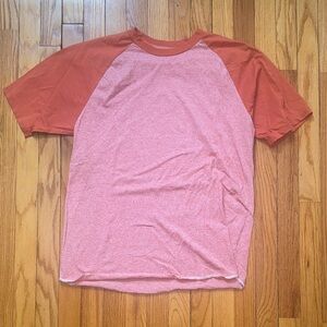 GAP Men's Two-Tone Red Raglan Tee